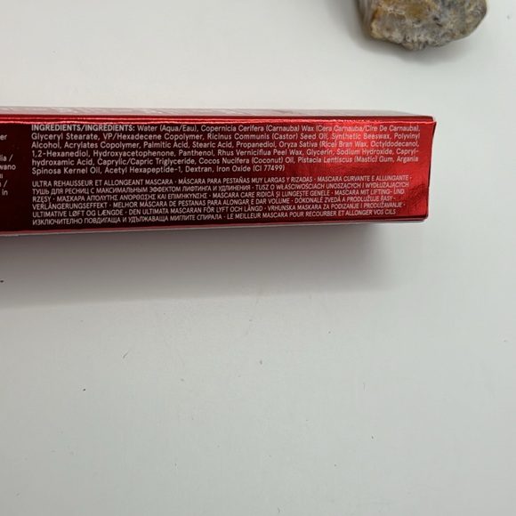 One Size Fantasize Ultimate Lifting & Lengthening Mascara. - Picture 4 of 5